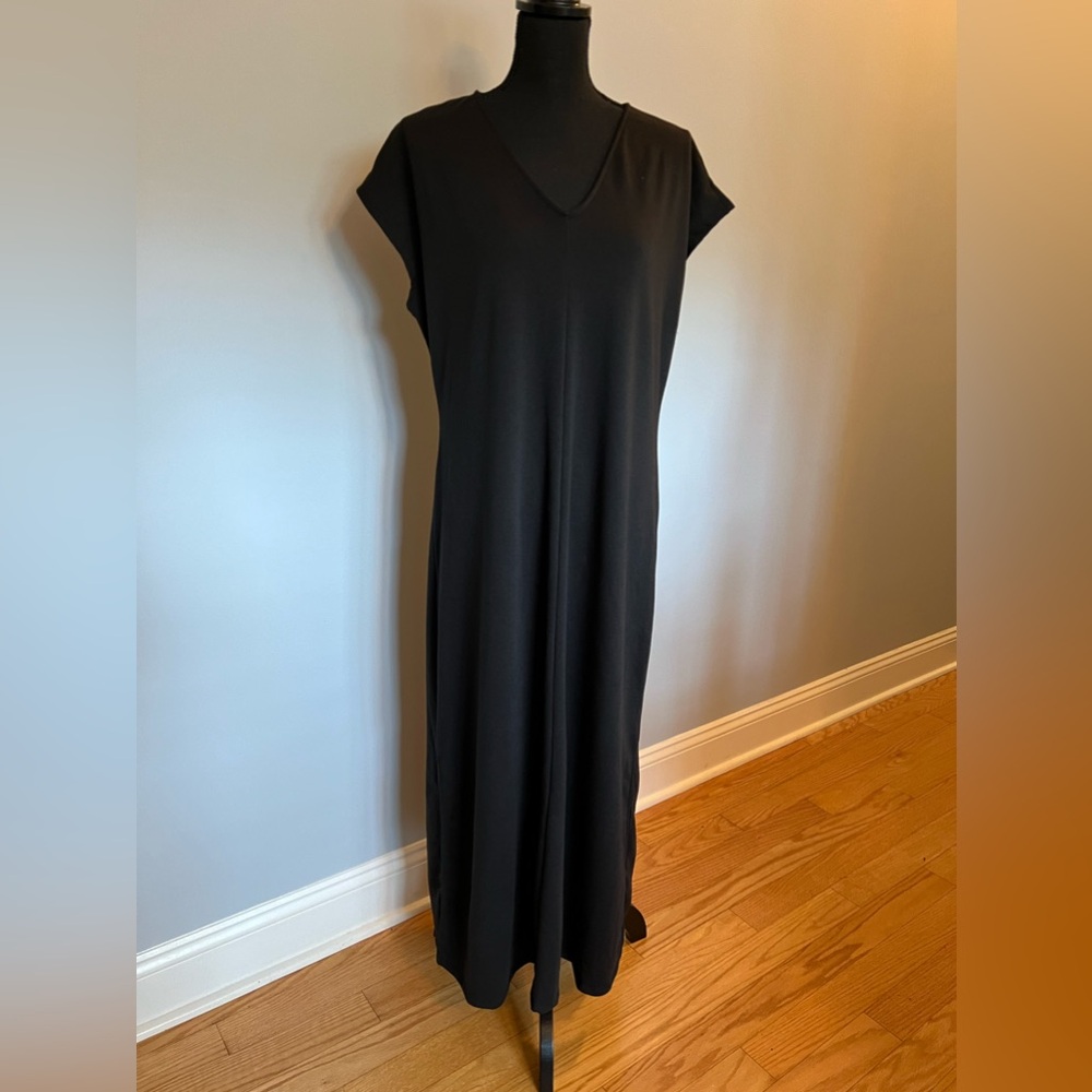 Black Dress with Cap Sleeves, Side Slits, and Pockets NWOT: Effortless Chic